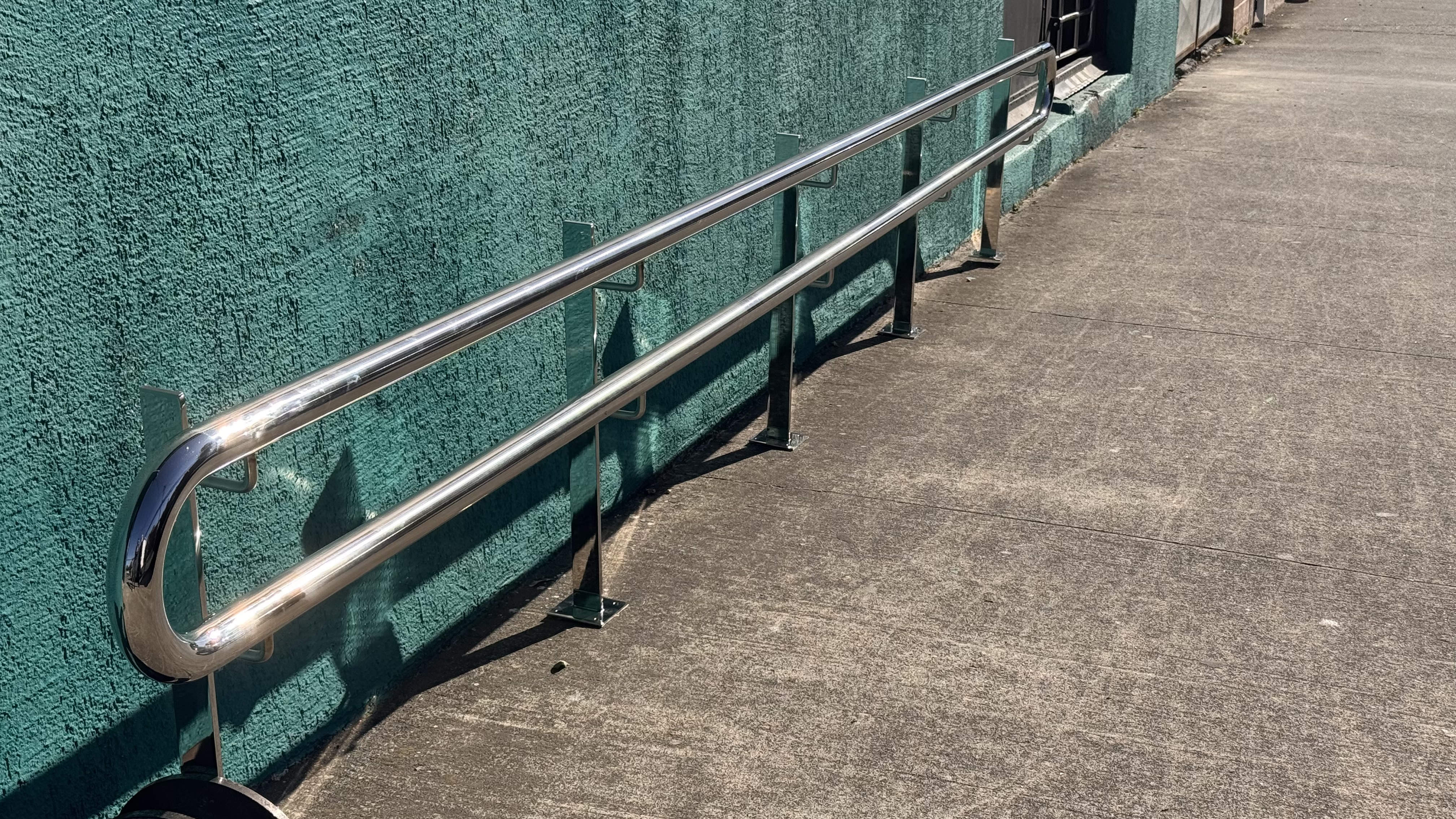 BARANDA TUBULAR CON PLETINA